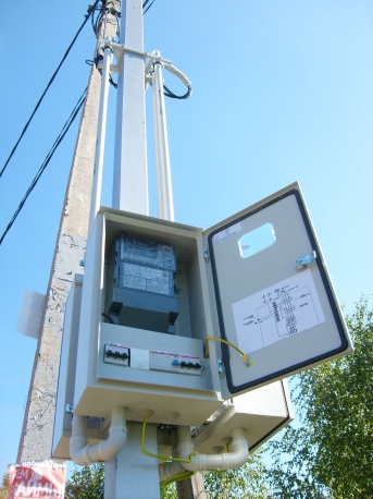 Установка трубостойки с тремя щитами учета в деревне Ершово Одинцовского района