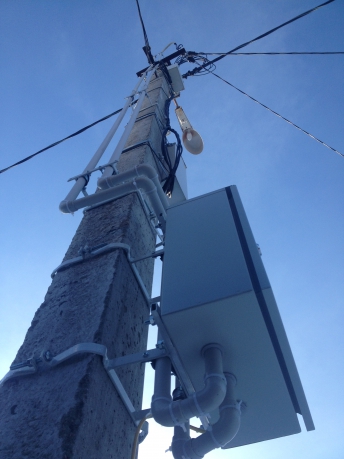 Столб под электричество. Продвидение электричества в поселке Шереметьевский.