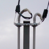 Трубостойка для ввода электричества на участок монтировали в Рузском районе поселок Беляная Гора