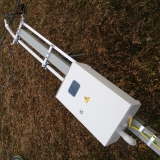 Уличный счетчик электроэнергии на трубостойке. Установка трубостойки в деревне Покровское Истринского района