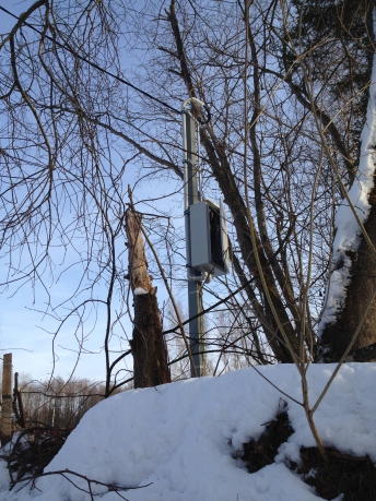Есипово Солнечногорский район. Установка трубостойки около опоры ЛЭП.