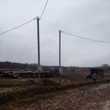 Устанавливали две высоких трубостойки с разводкой электричества по участкам. КП Векшино-1