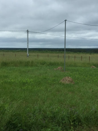 Установка двух промежуточных высоких трубостоек по 7м для кабеля